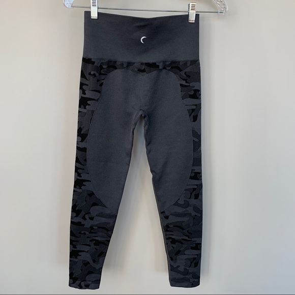 Zyia Dark Gray Leggings With Camo Detail Down The Side Size S - Picture 4 of 5